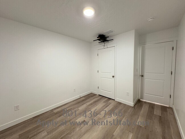 Building Photo - Canvasback