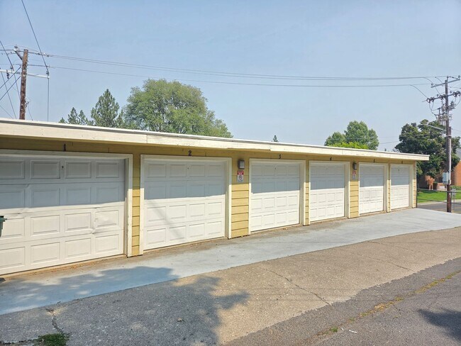 Building Photo - $1,950 - 2 Bed / 1 Bath Fully Furnished Condo in Secure Building in Rockwood/Manito Neighborhood