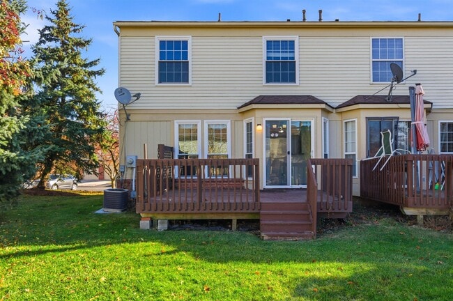 Building Photo - 3084 Village Cir