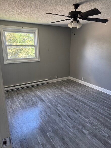Building Photo - 302 E Mefford St