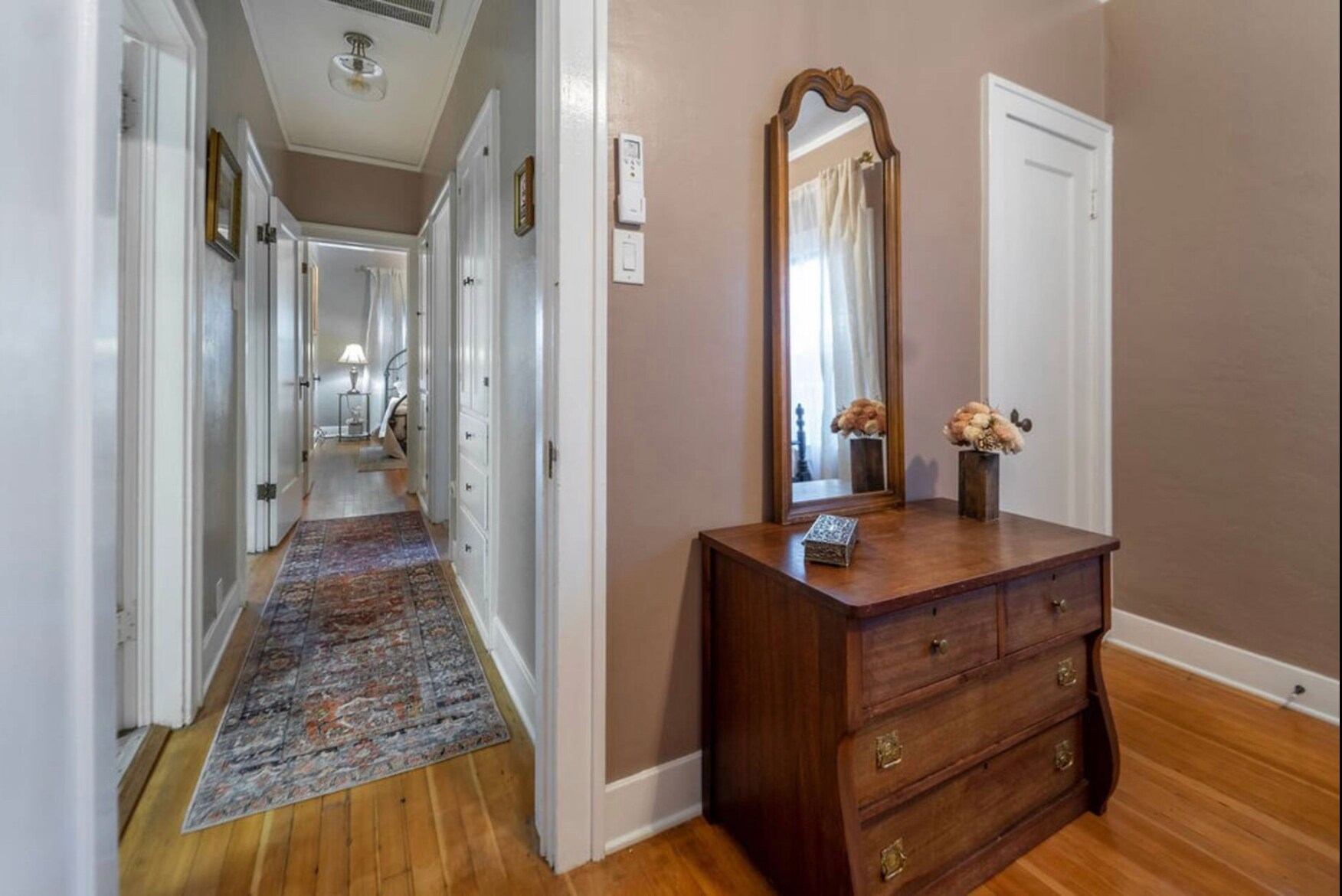 Hallway - 925 Parkview Ave