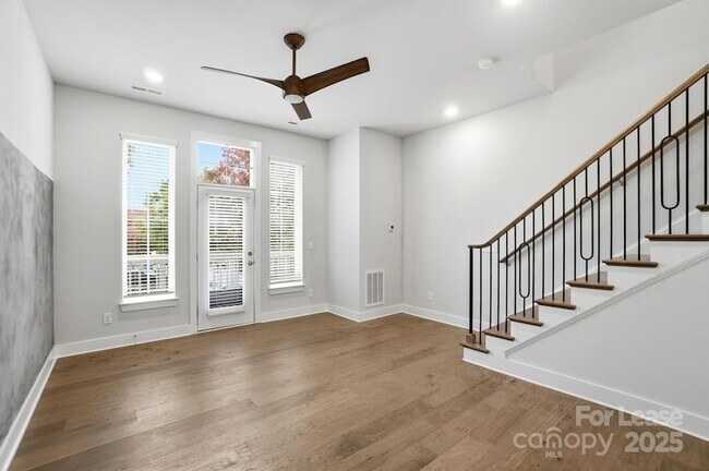 Building Photo - 1312 Nandina St