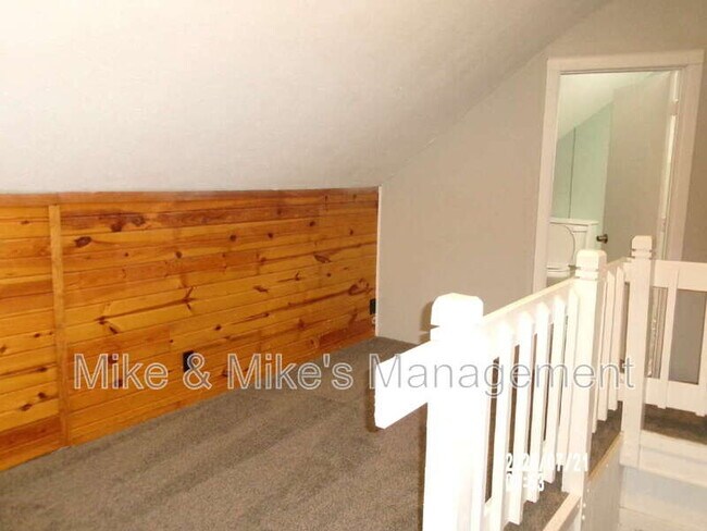 Building Photo - 403 N 61st St