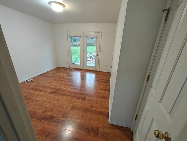 Building Photo - 2141 N Midtown Dr