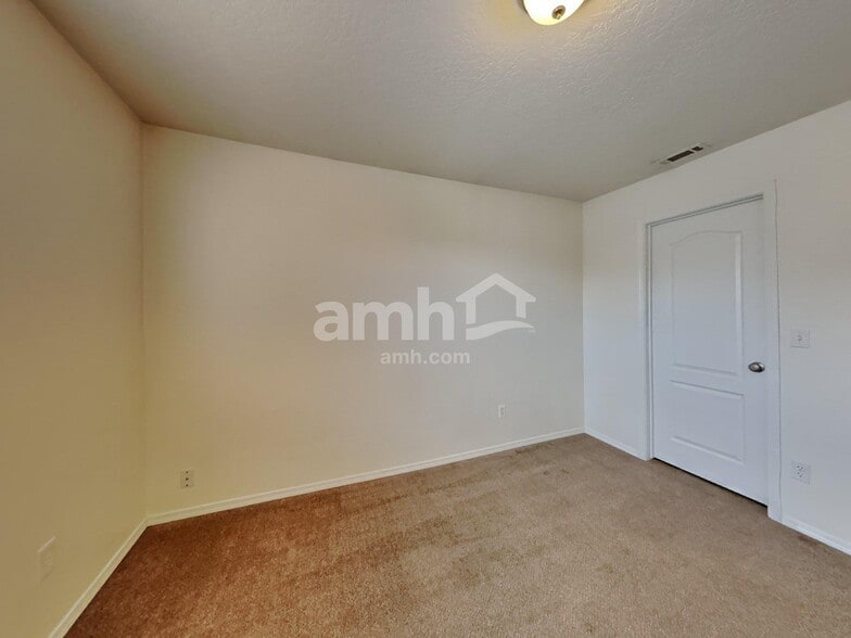 Building Photo - 372 W Wood Owl Dr
