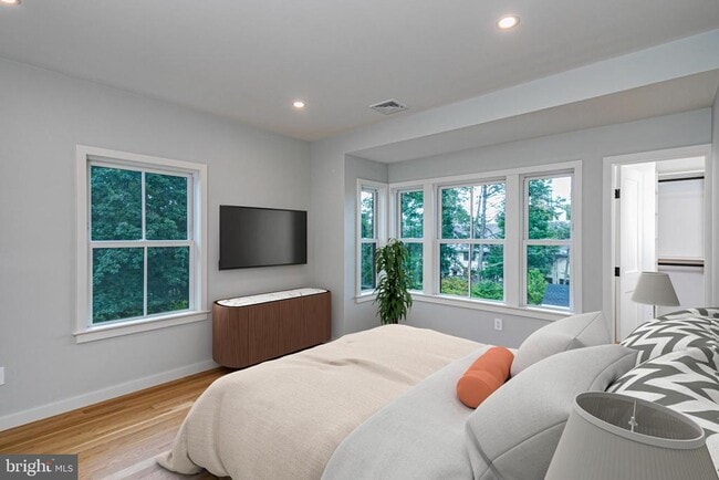 Building Photo - 22 Dickinson St