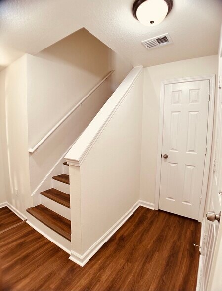 Garage Door Entry - 1575 Ridenour Pkwy NW