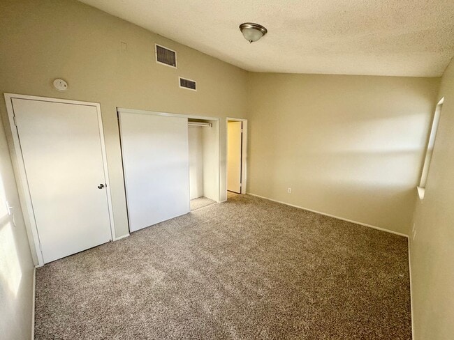 Building Photo - Beautiful 3 bedroom home