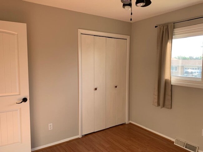 Building Photo - Beautiful 4 Bedroom Quad Level Located in Buffalo Ridge!!!!