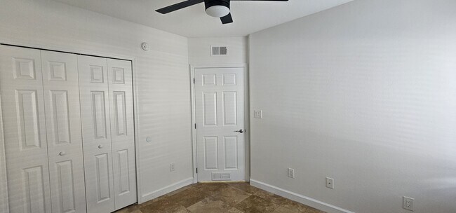 Building Photo - 13215 Villa Vista Dr