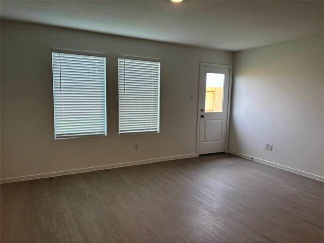 Building Photo - 607 Amberwood Creek Dr