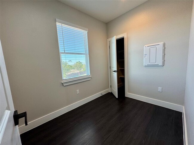 Building Photo - 162 Meadow View Blvd