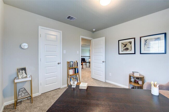 Building Photo - 9623 Japonica Dr