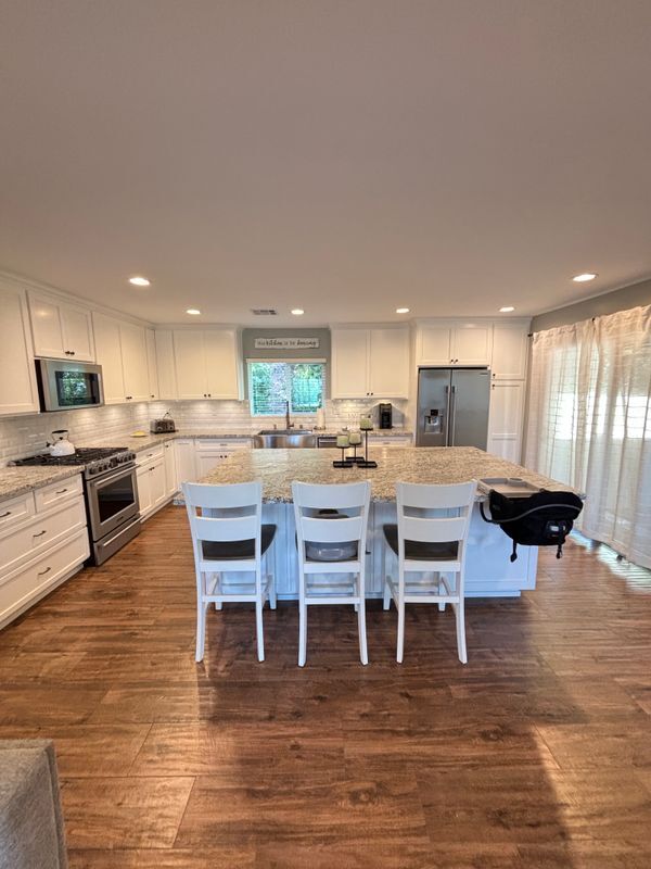 Building Photo - 13758 Lakeview Ct