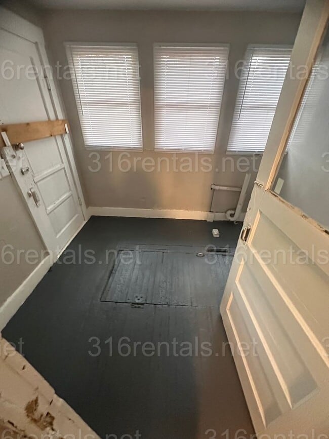 Building Photo - $775 - 2 bedroom / 1 bathroom - Single Fam...