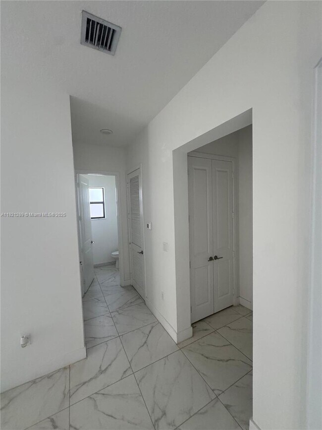Building Photo - 4481 SW 173rd Ave