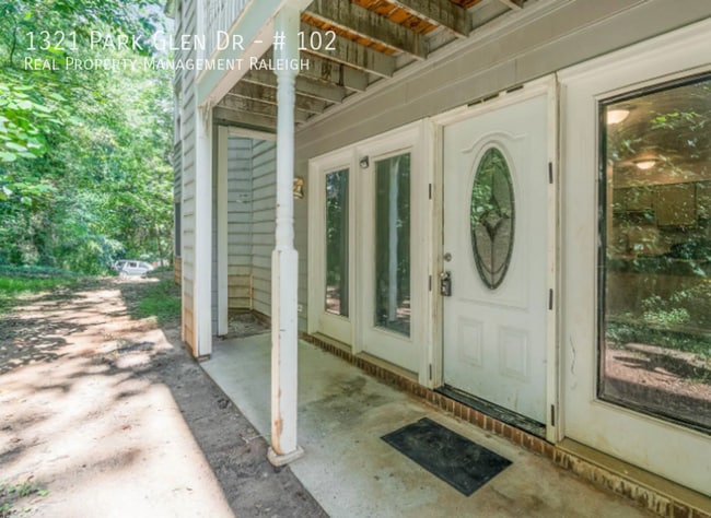 Building Photo - 1321 Park Glen Dr