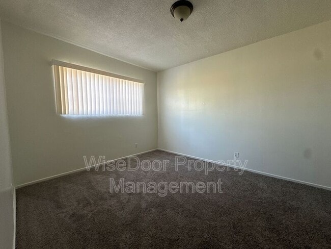 Building Photo - 1105 Beach St