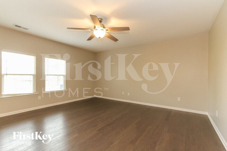 Building Photo - 100 Bristleback Ct
