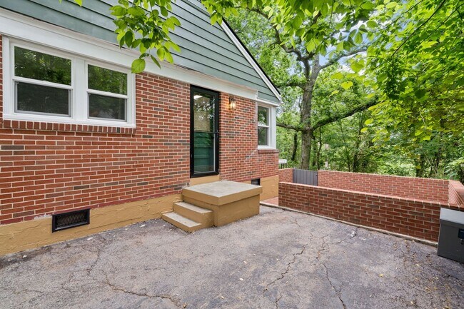 Building Photo - Beautiful home just north of downtown Columbia. Located on a quiet street. 3 Bed 1 Bath. Availabl...