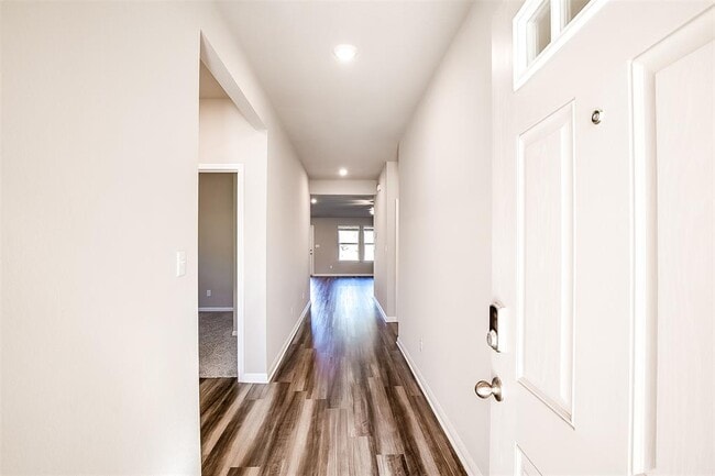 Building Photo - 1601 Longhorn Ranch Dr