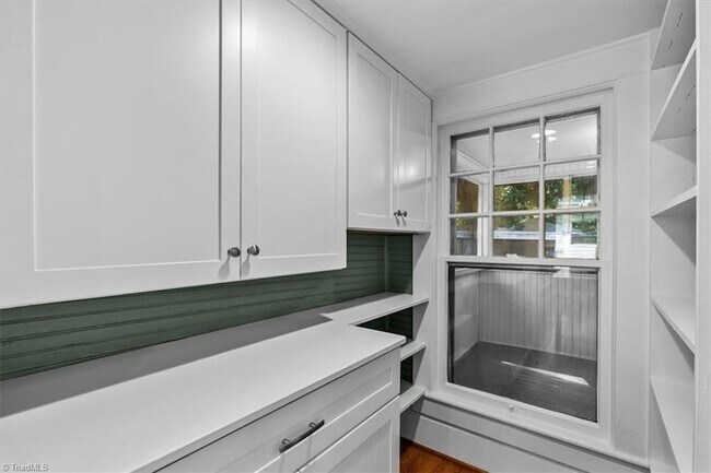 Building Photo - 213 Westover Terrace