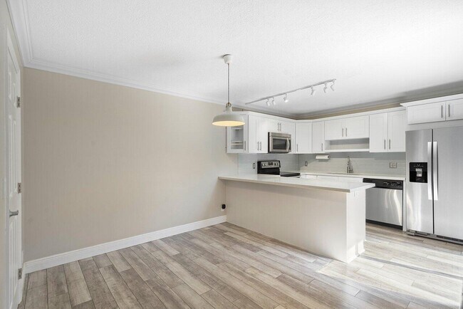 Building Photo - 1765 San Jose Dr