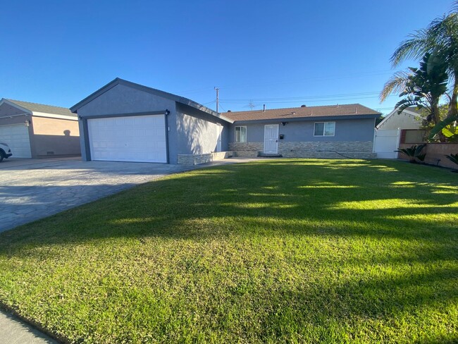 Primary Photo - Beautiful Buena Park 4 Bedroom w/ AC For R...