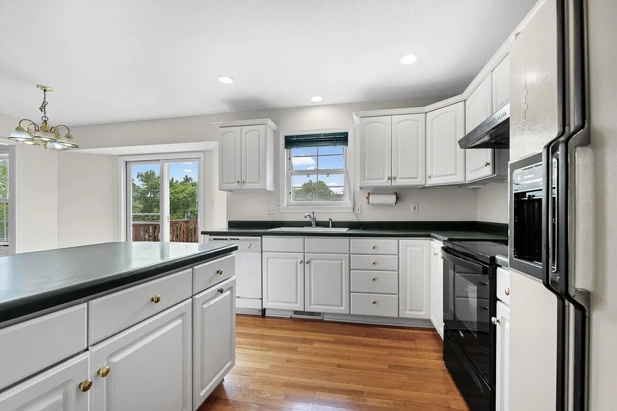 Building Photo - 4200 Cedar Crest Ln