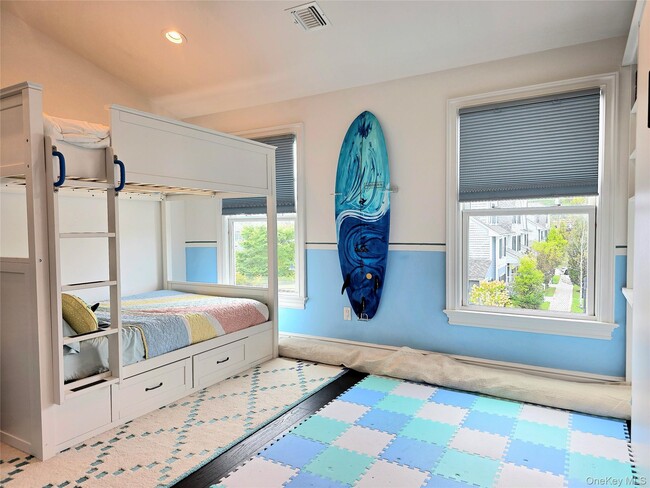 Building Photo - 34 Village Green Dr