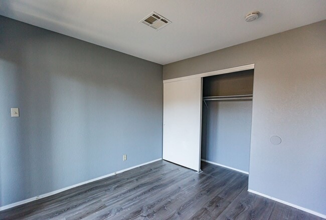 Building Photo - Downstairs Condo with Lots of Upgrades