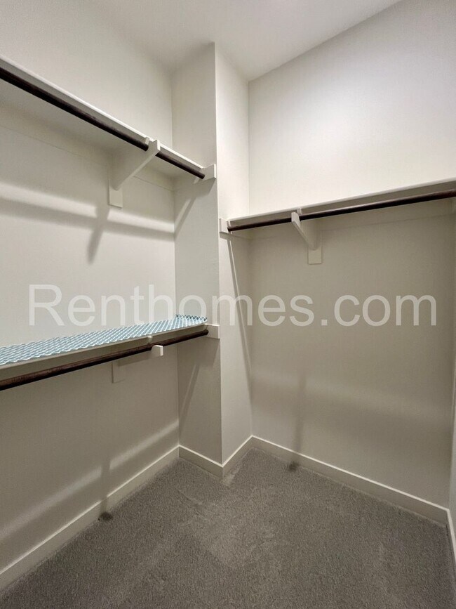 Building Photo - 15113 Lincoln Lp