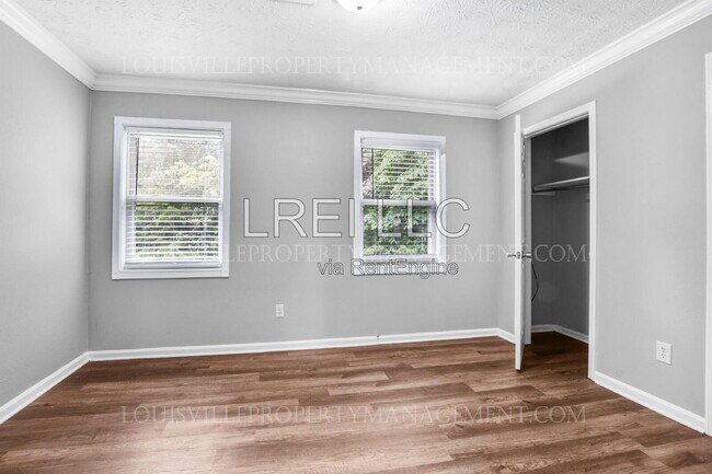 Building Photo - 621 Westport Rd