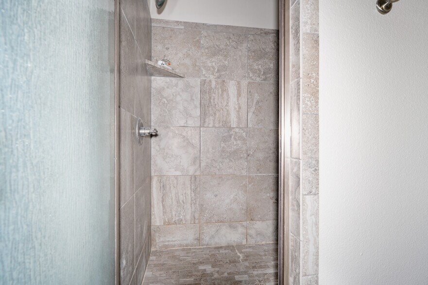 Building Photo - 6008 Ridge View St