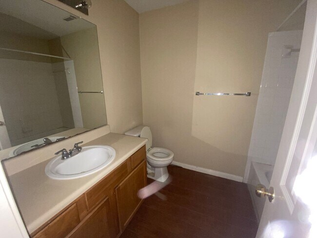 Building Photo - 2706 Westhampton Ct