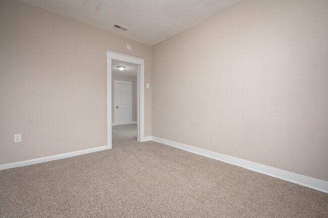 Building Photo - Newly Renovated 3 Bedroom in Charming Balt...