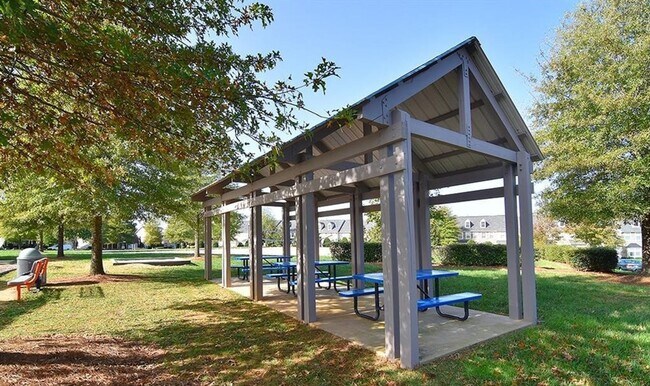 Building Photo - Enjoy the Community's Resort Like Living!