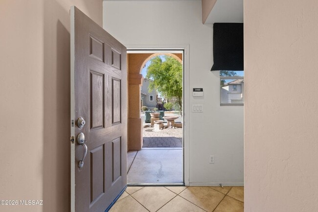 Building Photo - Two Story 3 Bed/2Bath in Paseo Del Rio