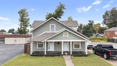 Building Photo - Cherry Street Cutie!!