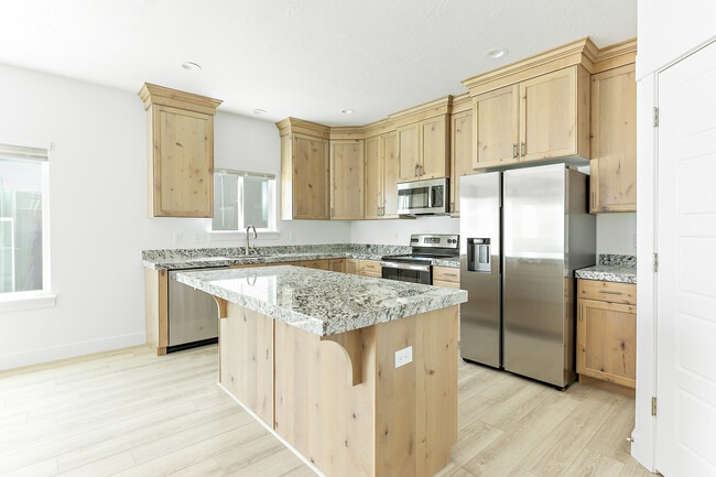 Building Photo - 4728 E Lake Corner Dr