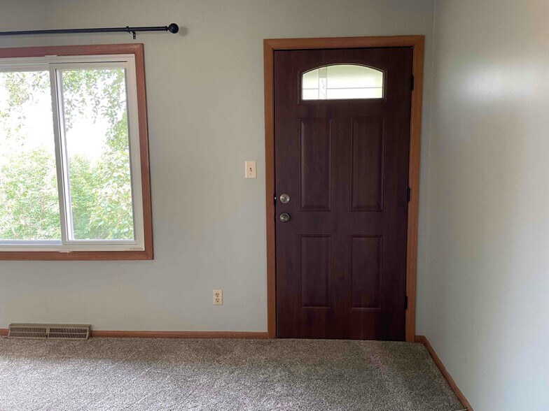Building Photo - 2206 Springvale Ct