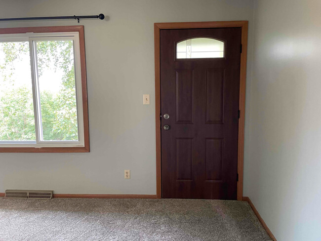 Building Photo - 2206 Springvale Ct