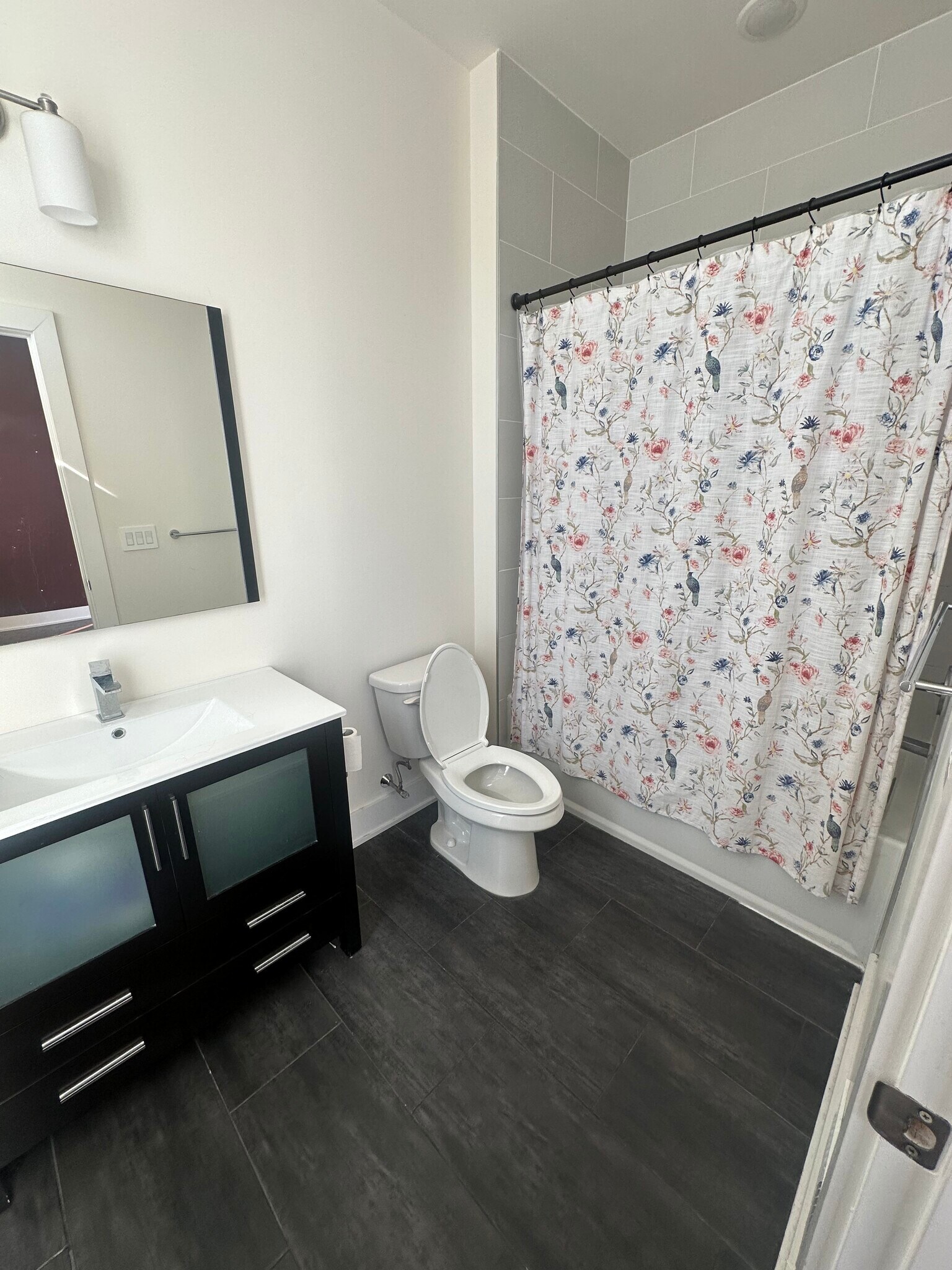 Master Bath - 516 W Montgomery Ave