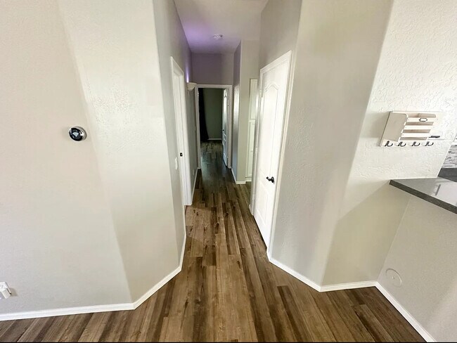 Building Photo - 12916 W Glenrosa Dr