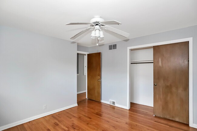 Building Photo - 4843 Elm St