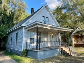 Building Photo - 3 Bed 1.5 Bath House - Section 8