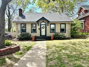 Building Photo - 5011 Miami St