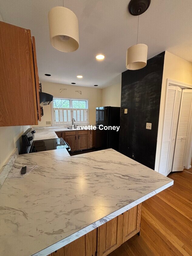 Primary Photo - 103 Claybourne St