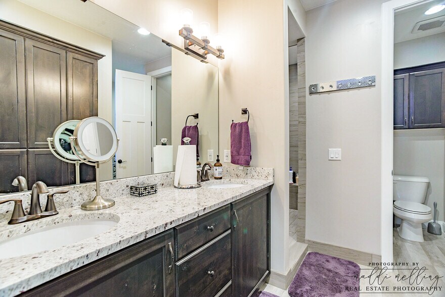 Building Photo - 325 N Red Stone Rd