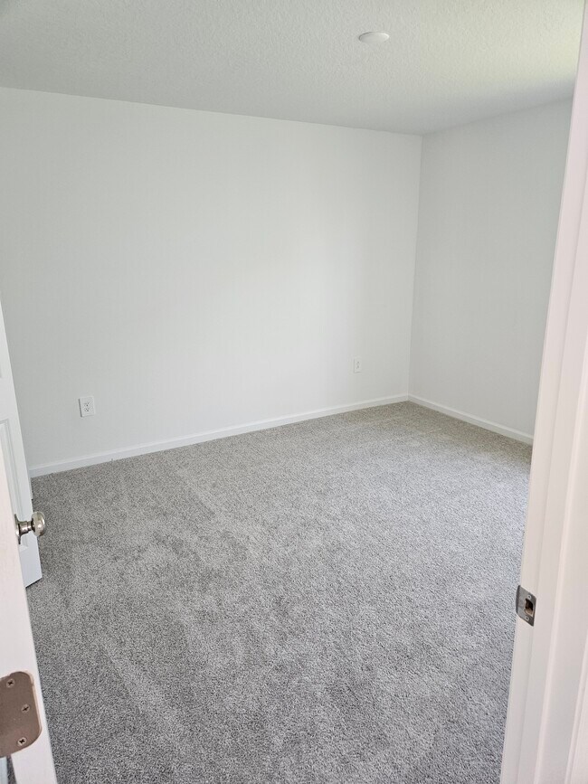 Room 2 - 2414 McKinley Dr